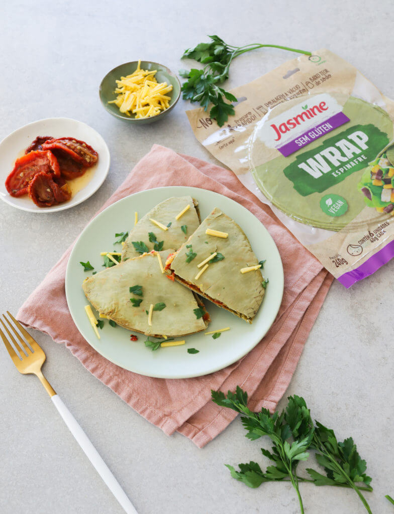 Tortilha de queijo vegan, palmito e tomate seco