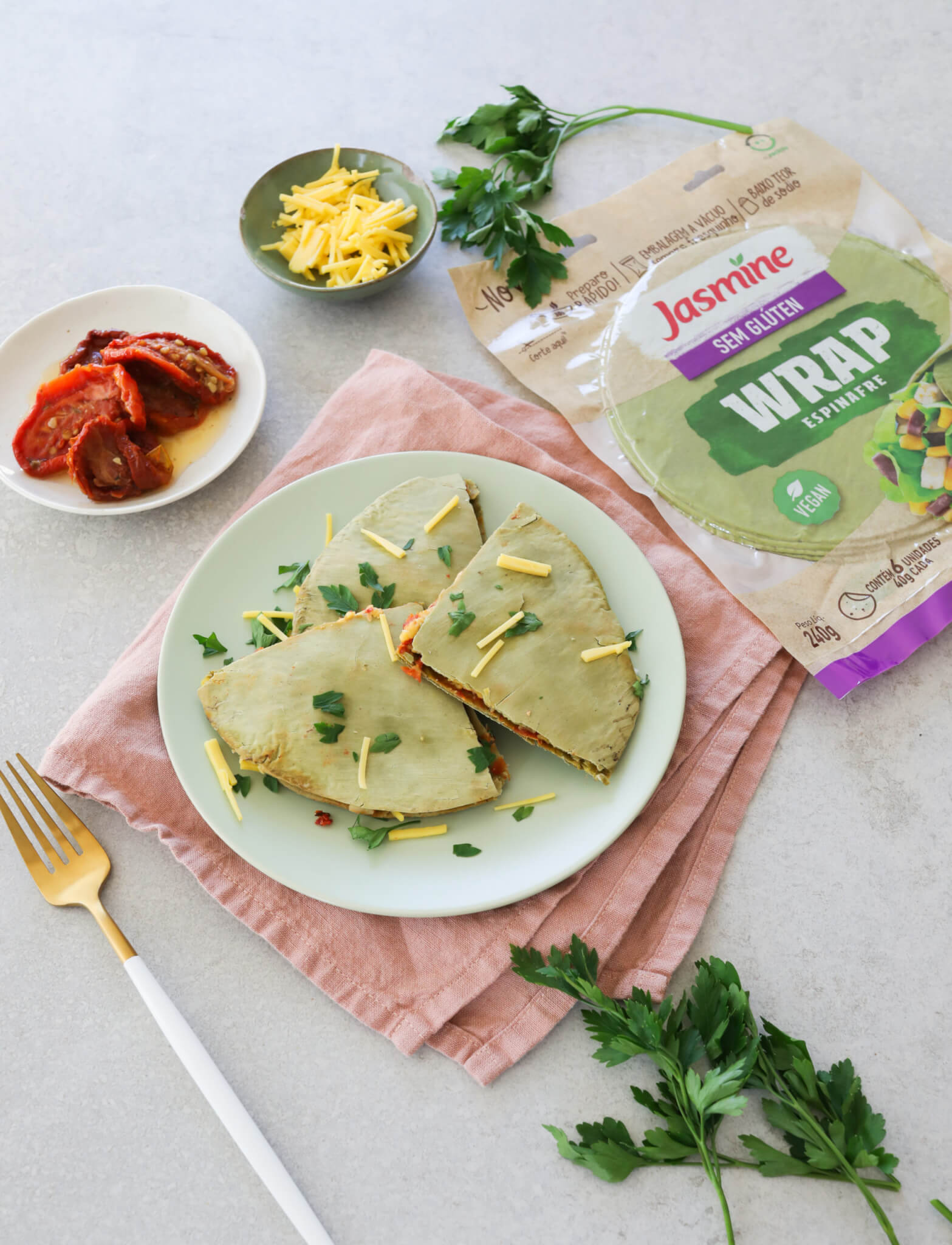 Tortilha de queijo vegan, palmito e tomate seco