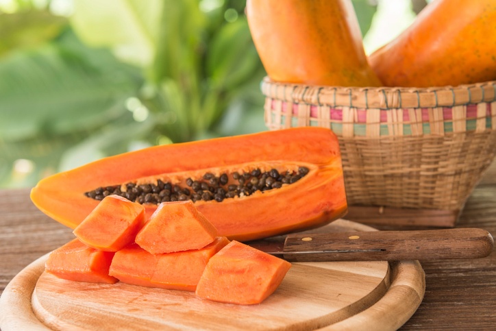 O mamão papaia é uma fonte riquíssima de vitamina C, tem 10 vezes mais do que a laranja (foto: istock)